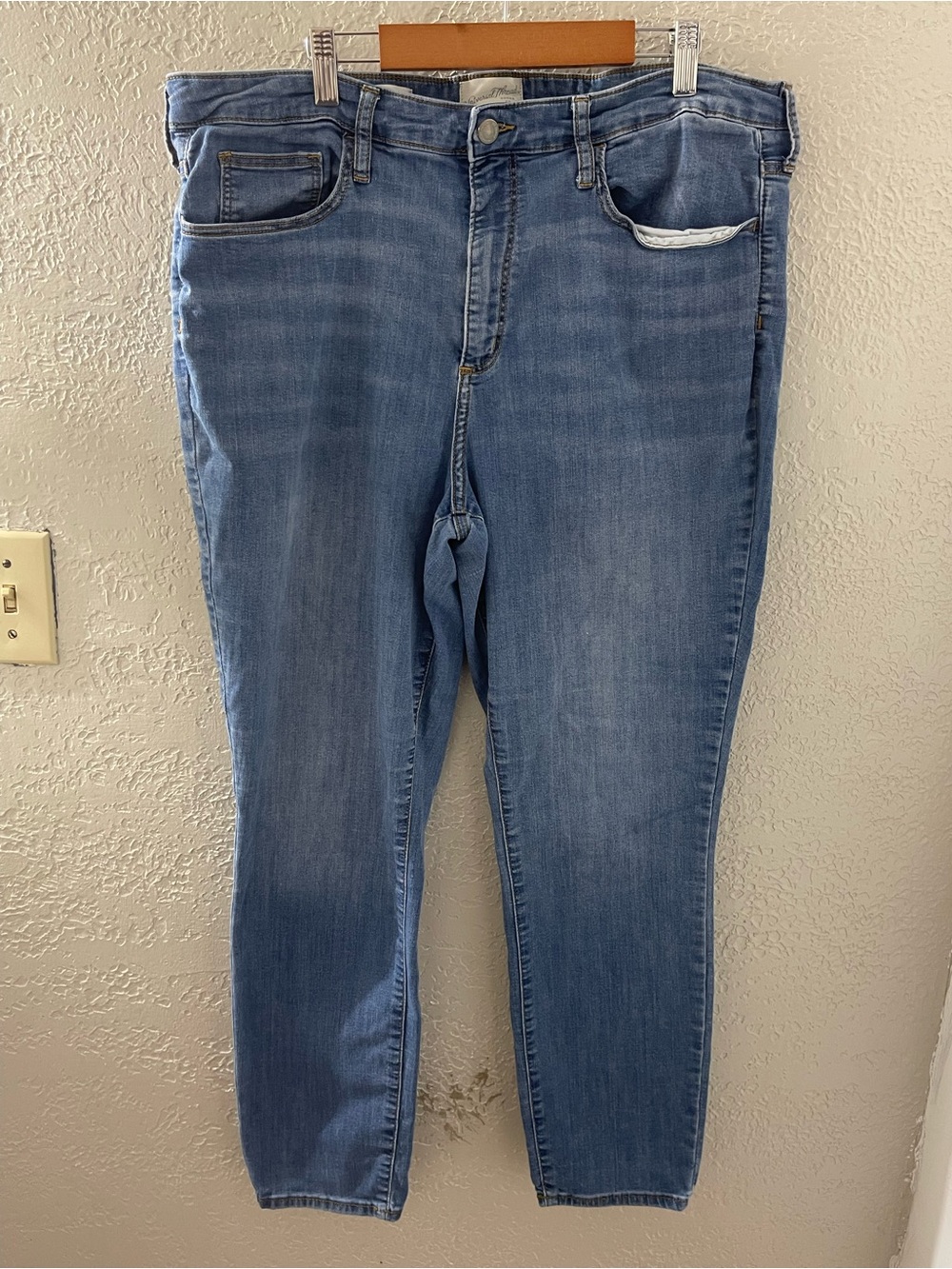 Universal‎ Thread Women's Skinny Jeans Medium Blue Wash Size 16